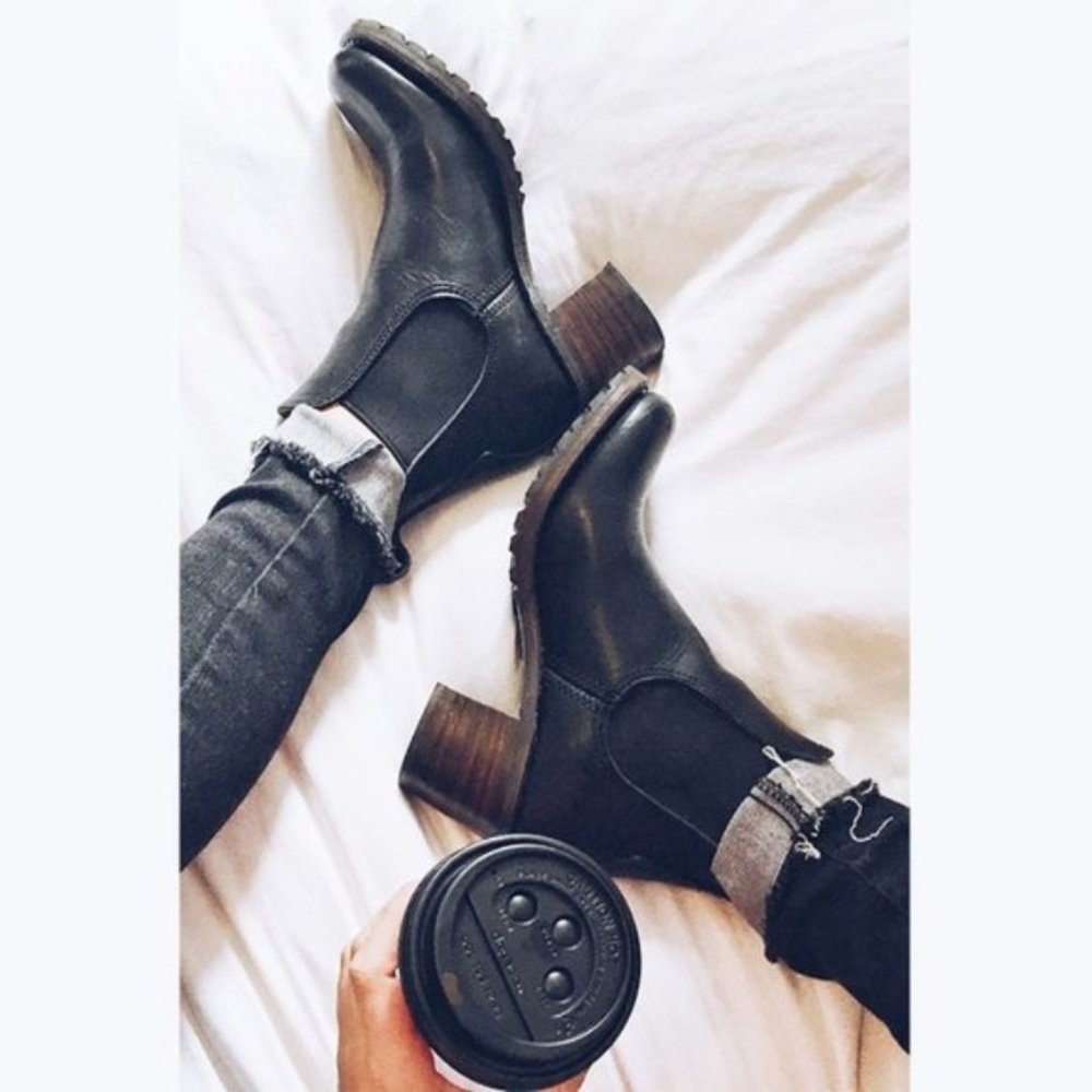 Frye Sabrina Chelsea Trendy Black Leather Classic Casual Heeled Moto Ankle Boots